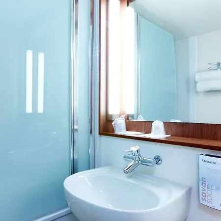 ホテル Campanile - Parc Des Expositions 3*