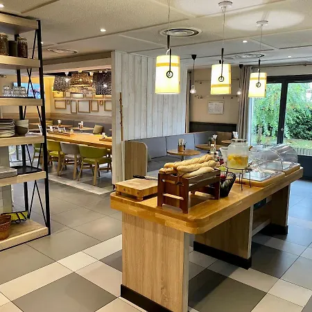 Campanile - Parc Des Expositions Hotel 3*