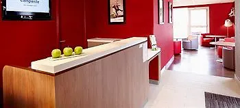 ホテル Campanile - Parc Des Expositions 3*